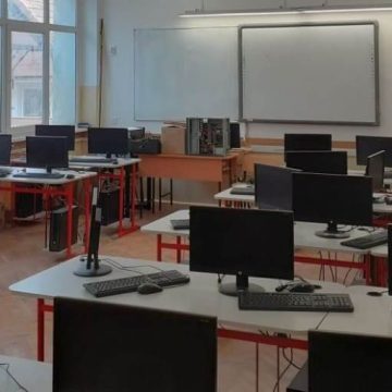 MODERNIZAREA LABORATOARELOR DE INFORMATICĂ DIN TÂRGU MUREȘ PRIN FONDURI PNRR