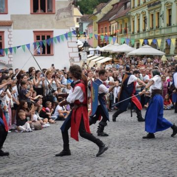 FESTIVALUL SIGHIȘOARA MEDIEVALĂ XXIX A ÎNCEPUT CU O PARADĂ SPECTACULOASĂ